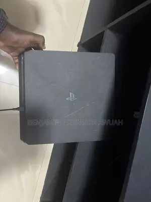 Ps4 Slim Gb 500 With 5 Games and Three Controllers