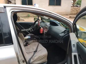 Toyota Vitz 2010 Silver