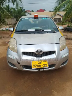 Toyota Vitz 2010 Silver