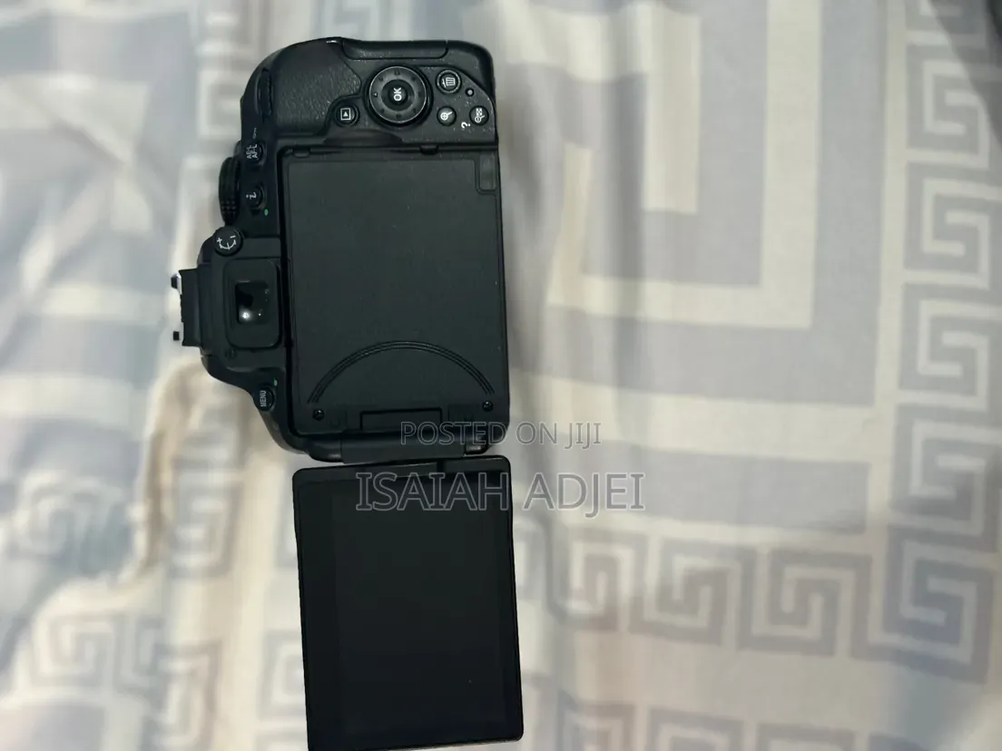 Nikon D5300 DSLR Camera + 18-55mm Lens | Excellent Condition