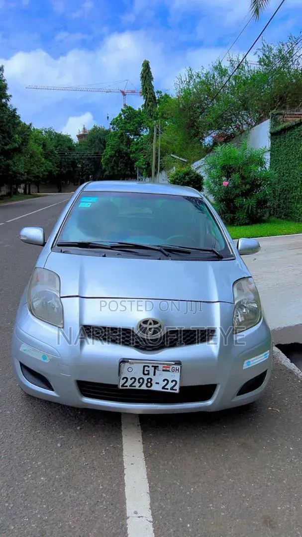 Toyota Vitz 2010 Gray