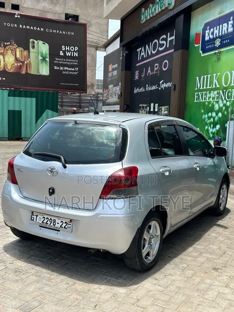 Toyota Vitz 2010 Gray
