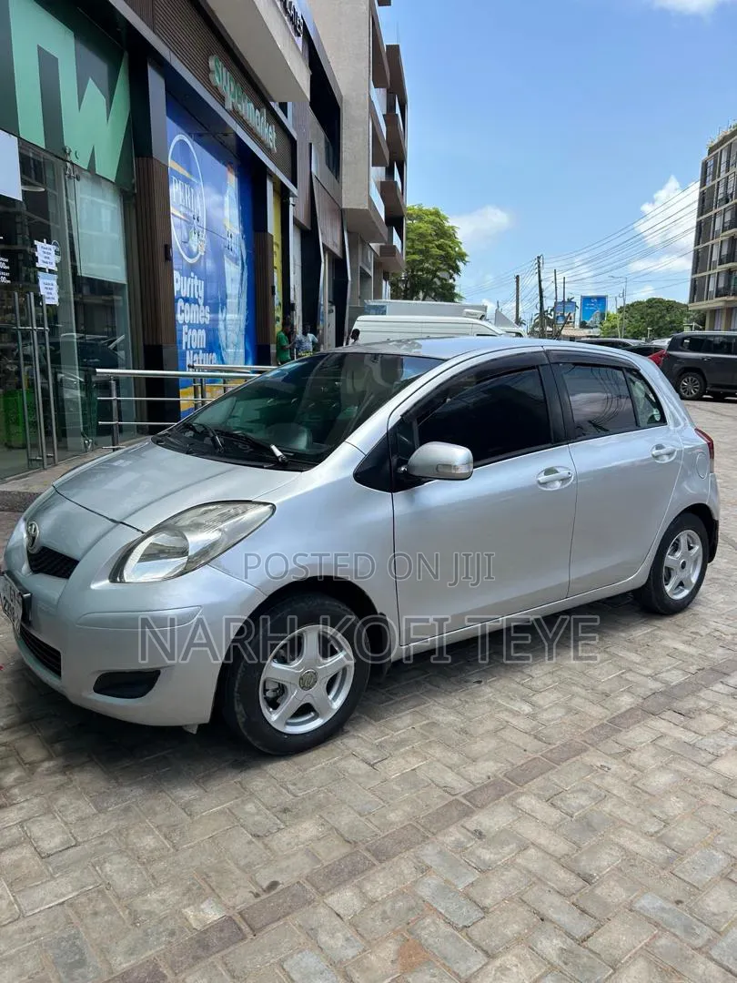 Toyota Vitz 2010 Gray