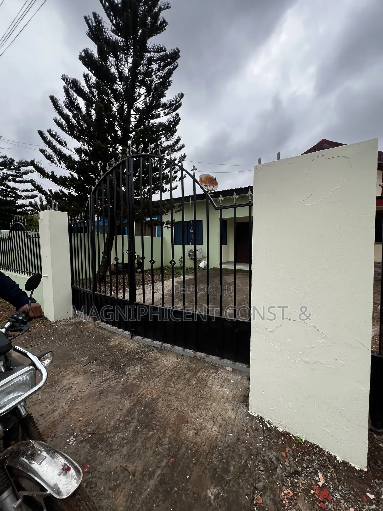 2bdrm House in Lakeside Estate, Ashaley Botwe for sale