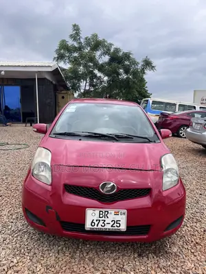 Toyota Vitz 1.0 FWD 3dr 2010 Red