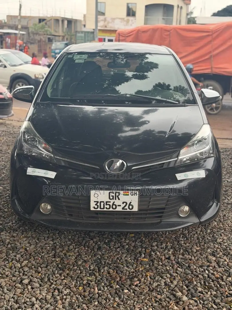 Toyota Vitz 2016 Black