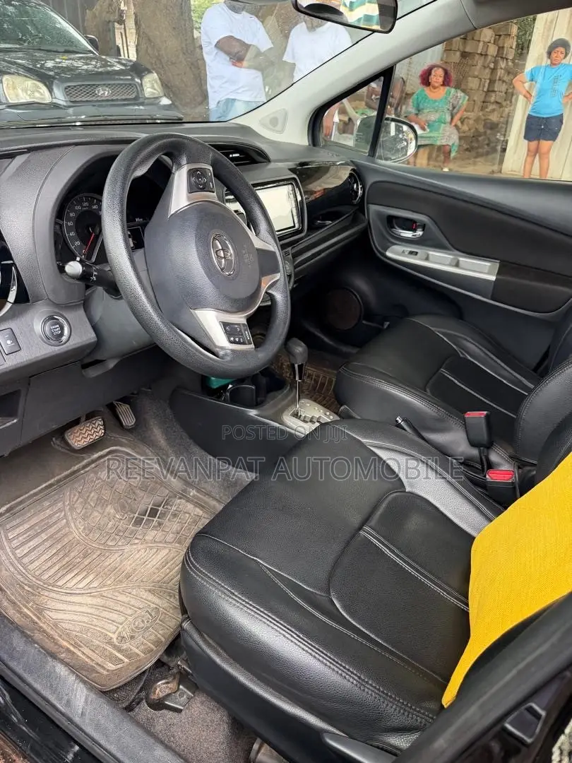 Toyota Vitz 2016 Black