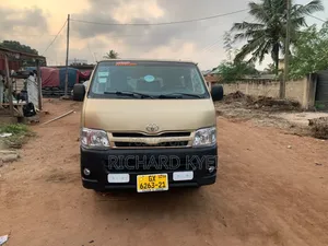 Toyota HiAce 2012