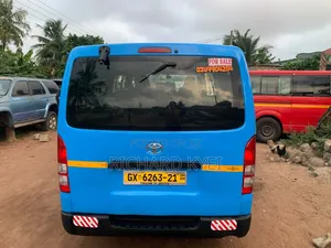 Toyota HiAce 2012