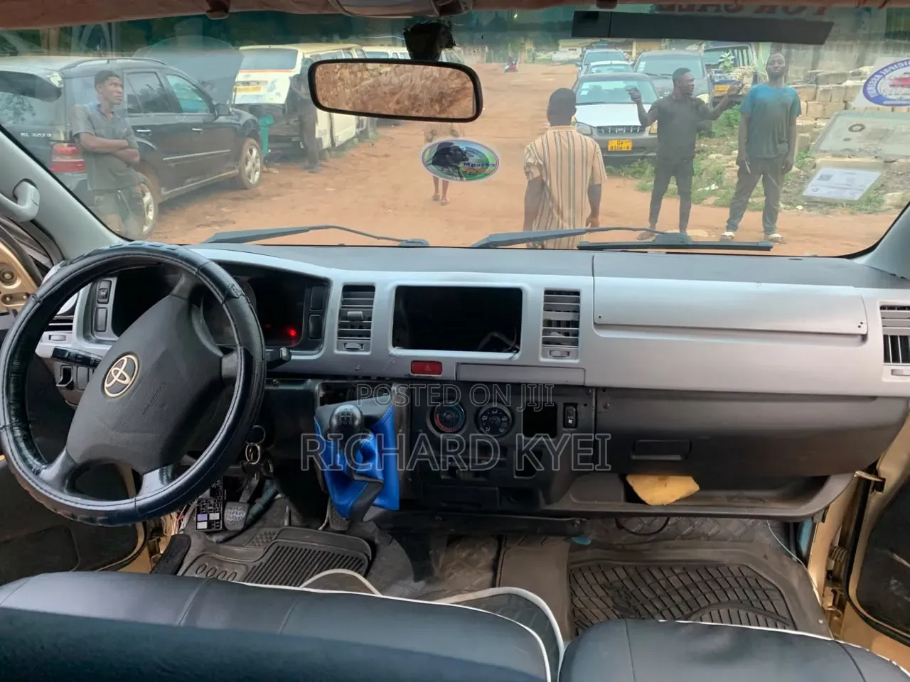 Toyota HiAce 2012
