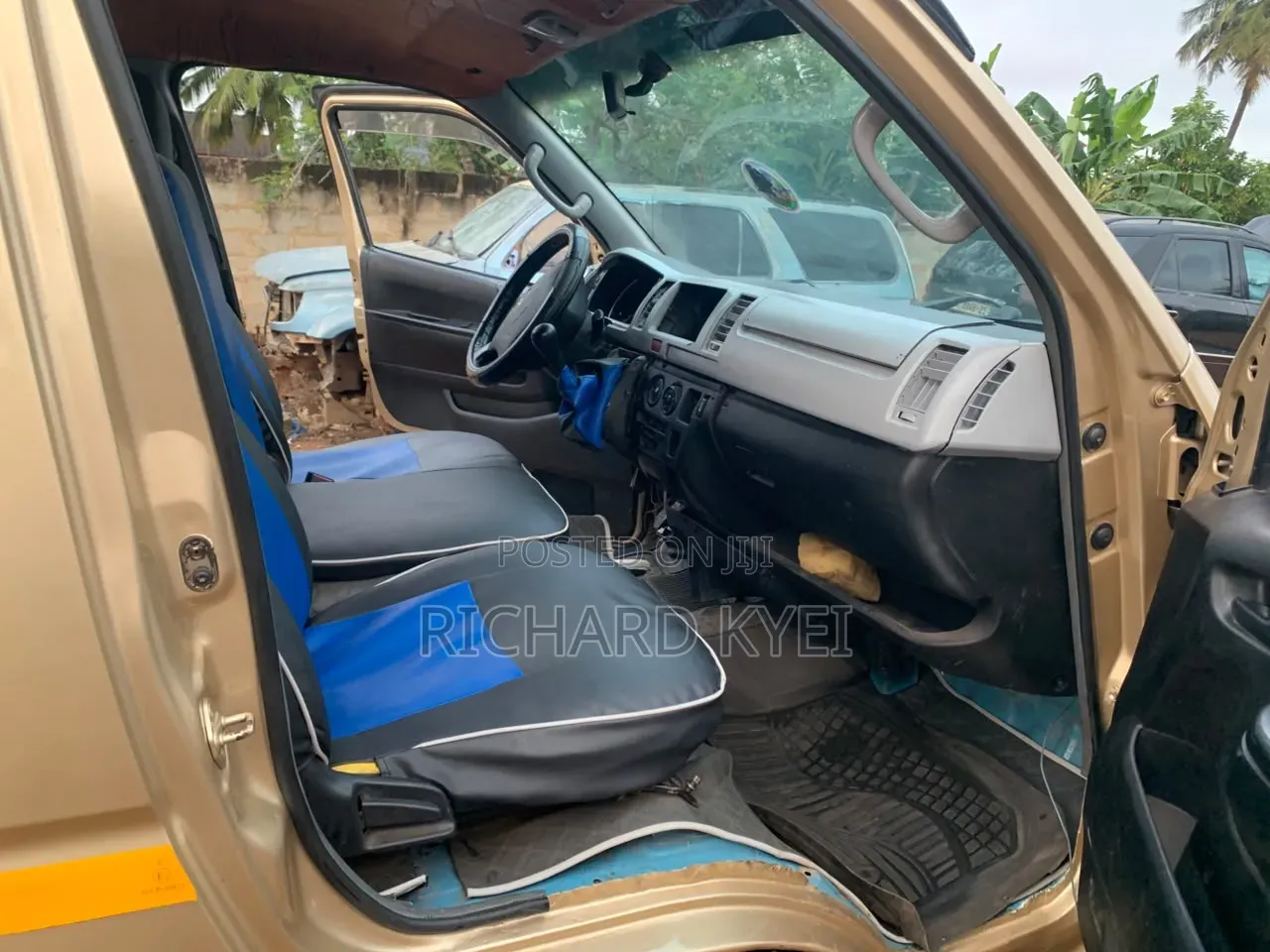 Toyota HiAce 2012