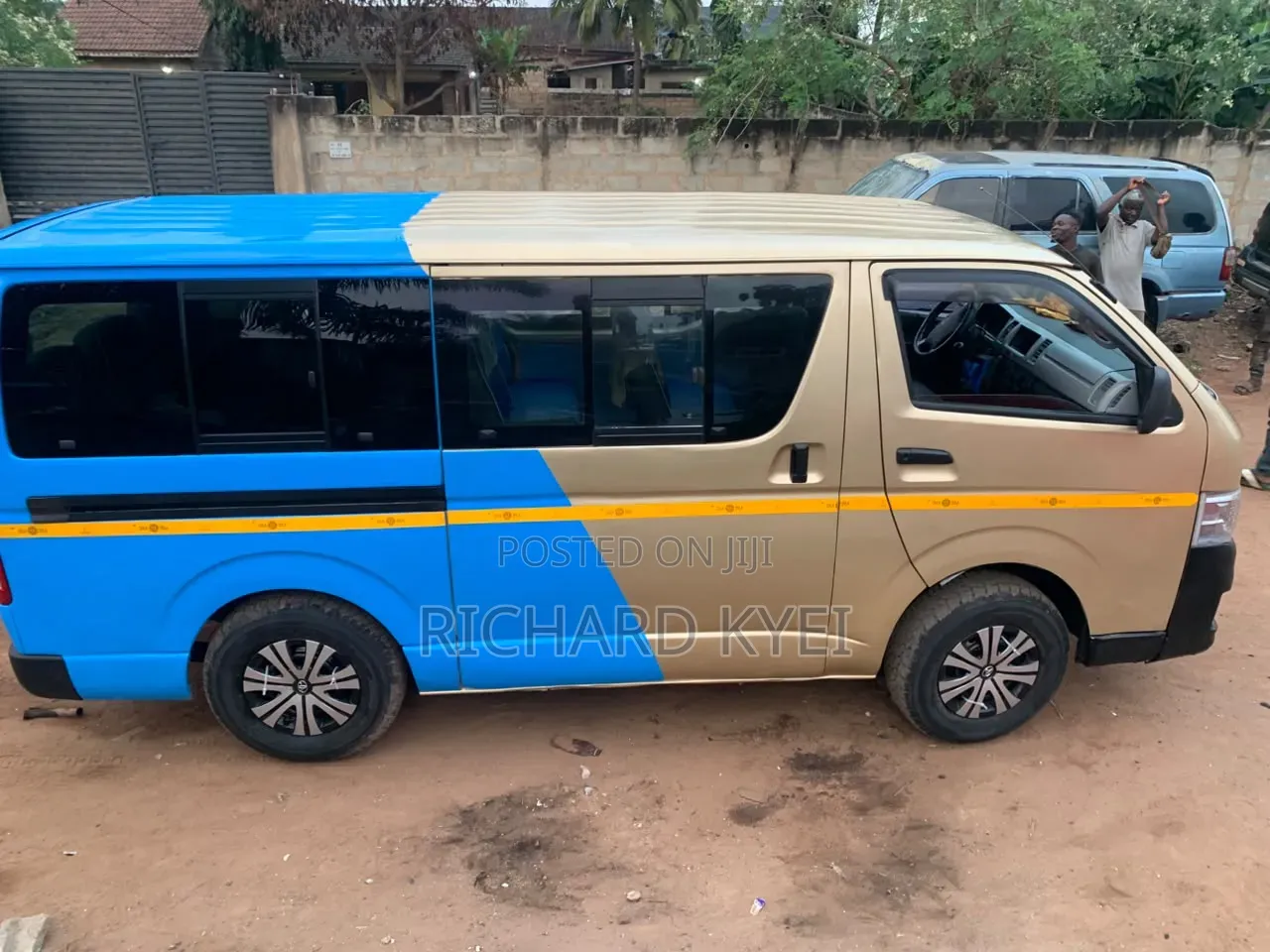 Toyota HiAce 2012