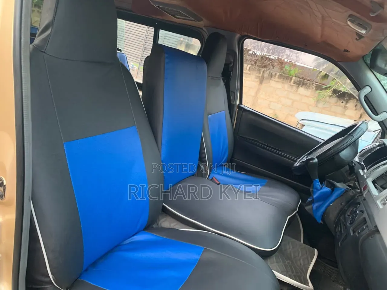 Toyota HiAce 2012