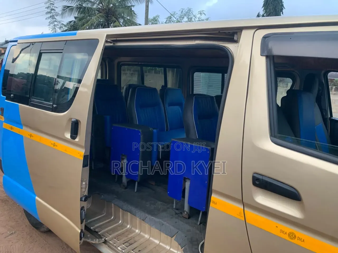 Toyota HiAce 2012