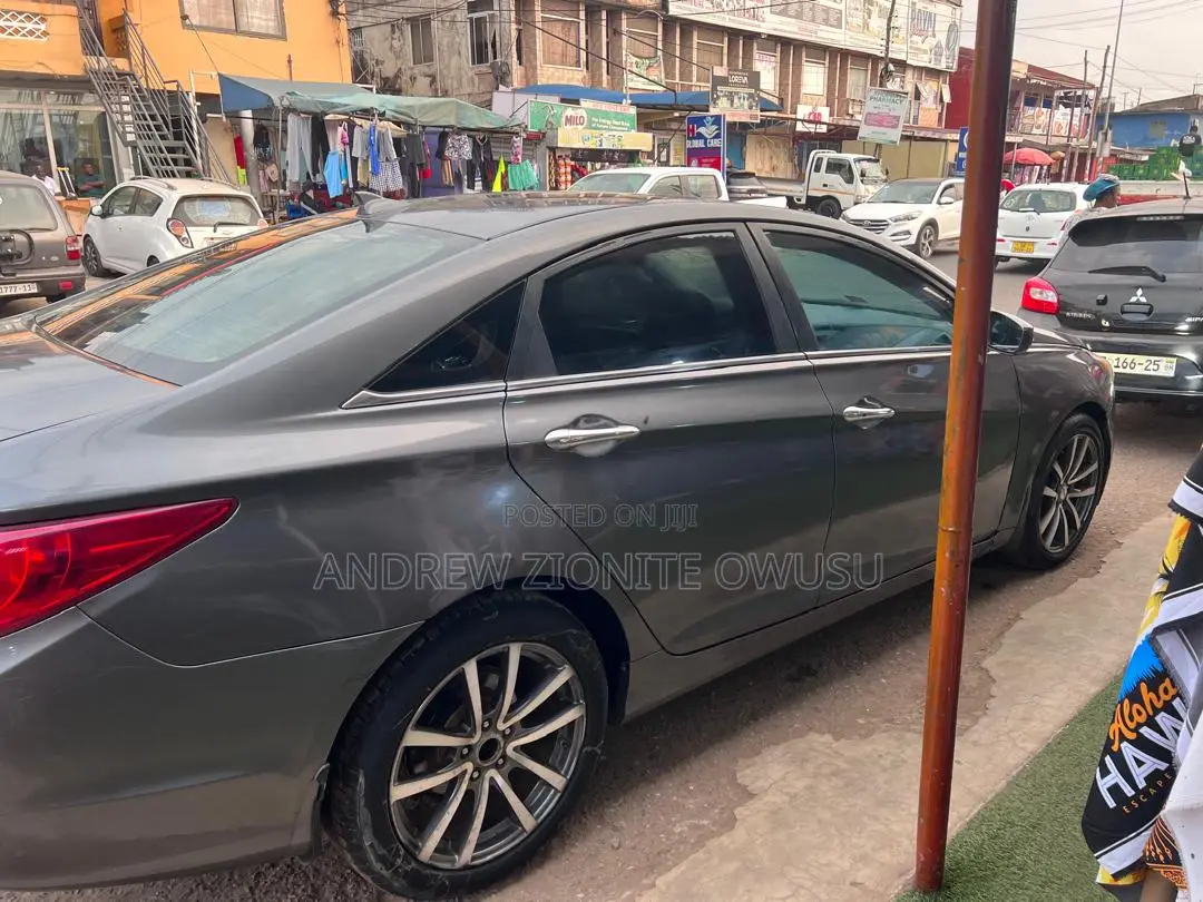 Hyundai Sonata Limited 2.0T Sedan (2.0L 4cyl 6A) 2013 Gray