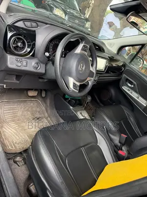 Toyota Vitz 1.3 FWD 5dr 2016 Black