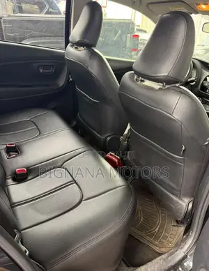 Toyota Vitz 1.3 FWD 5dr 2016 Black