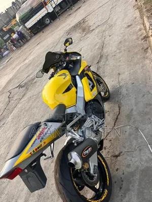 Honda CBR 2025 Yellow