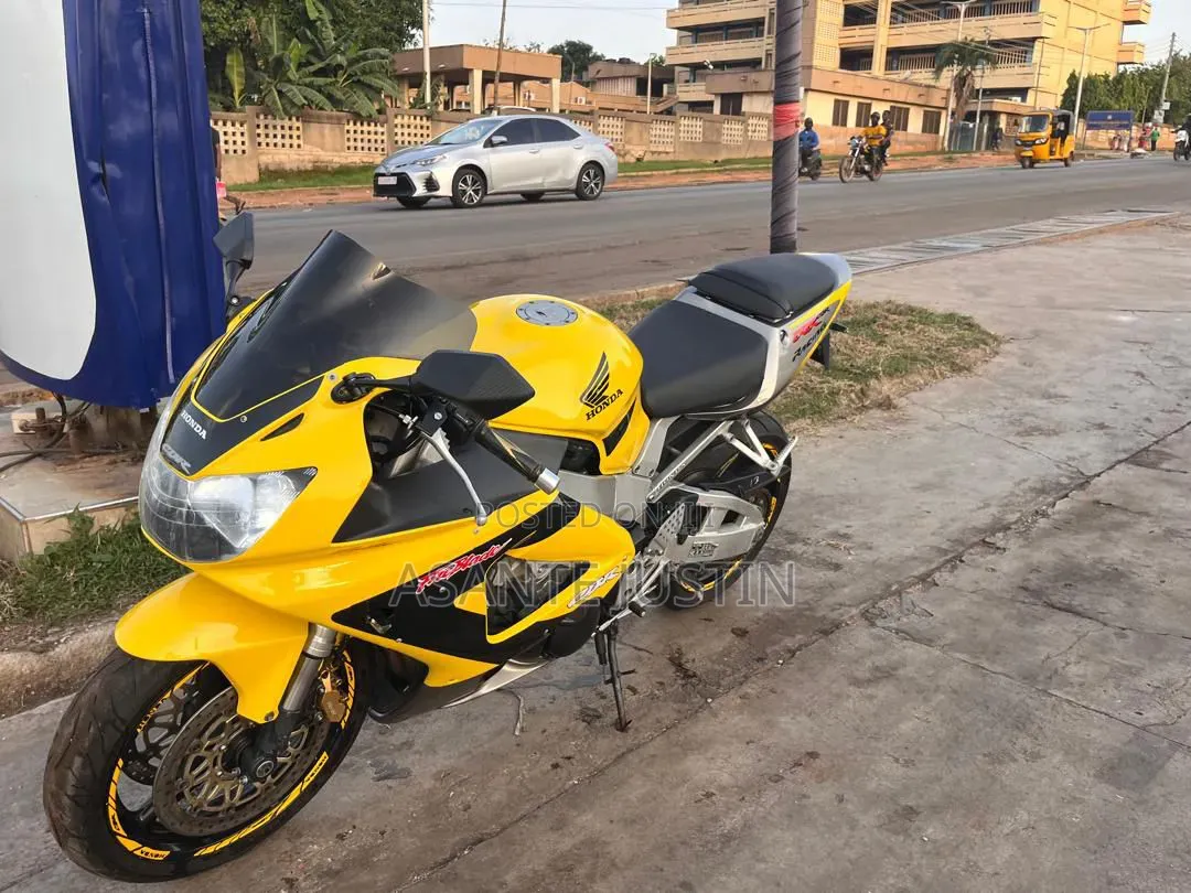 Honda CBR 2025 Yellow