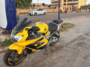 Honda CBR 2025 Yellow