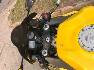 Honda CBR 2025 Yellow