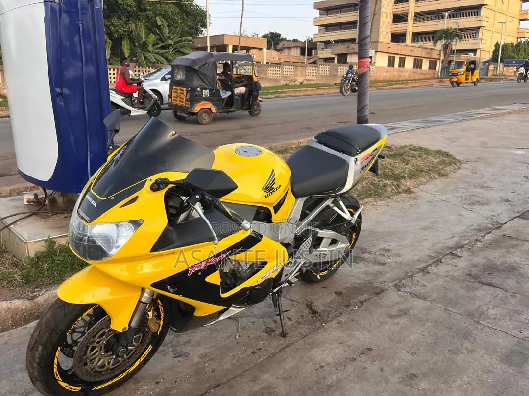 Honda CBR 2025 Yellow