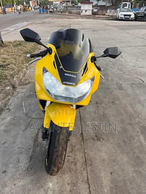 Honda CBR 2025 Yellow