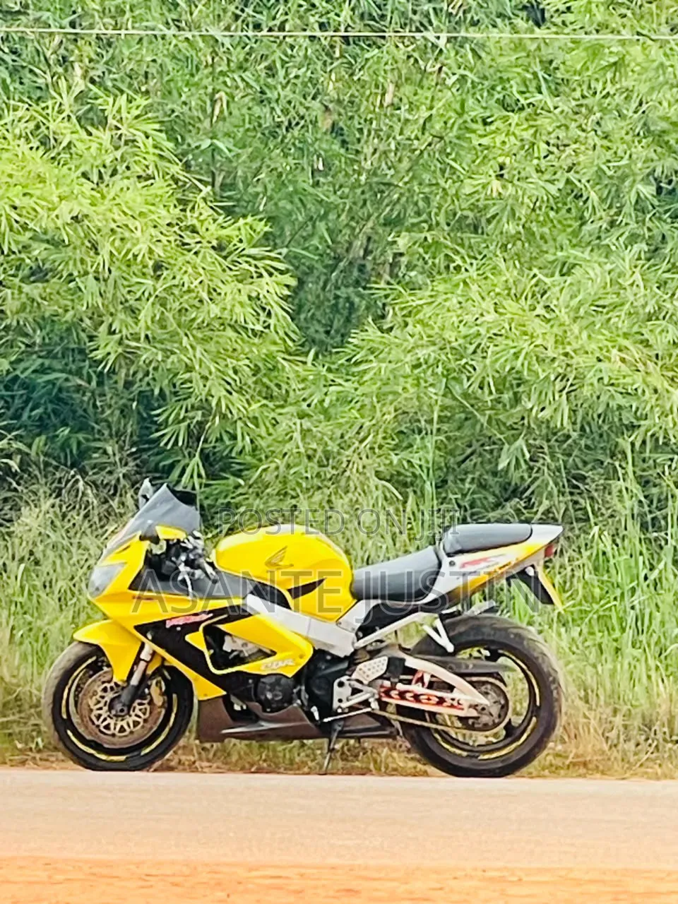 Honda CBR 2025 Yellow