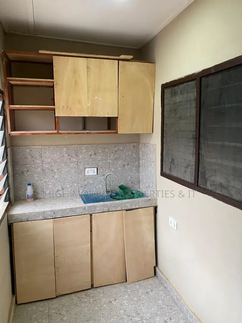 1bdrm House in Nungua, Cold Store for rent
