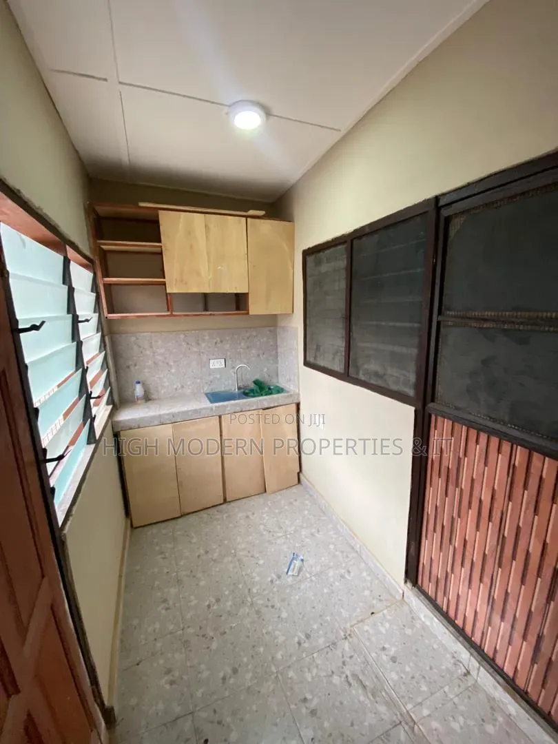 1bdrm House in Nungua, Cold Store for rent