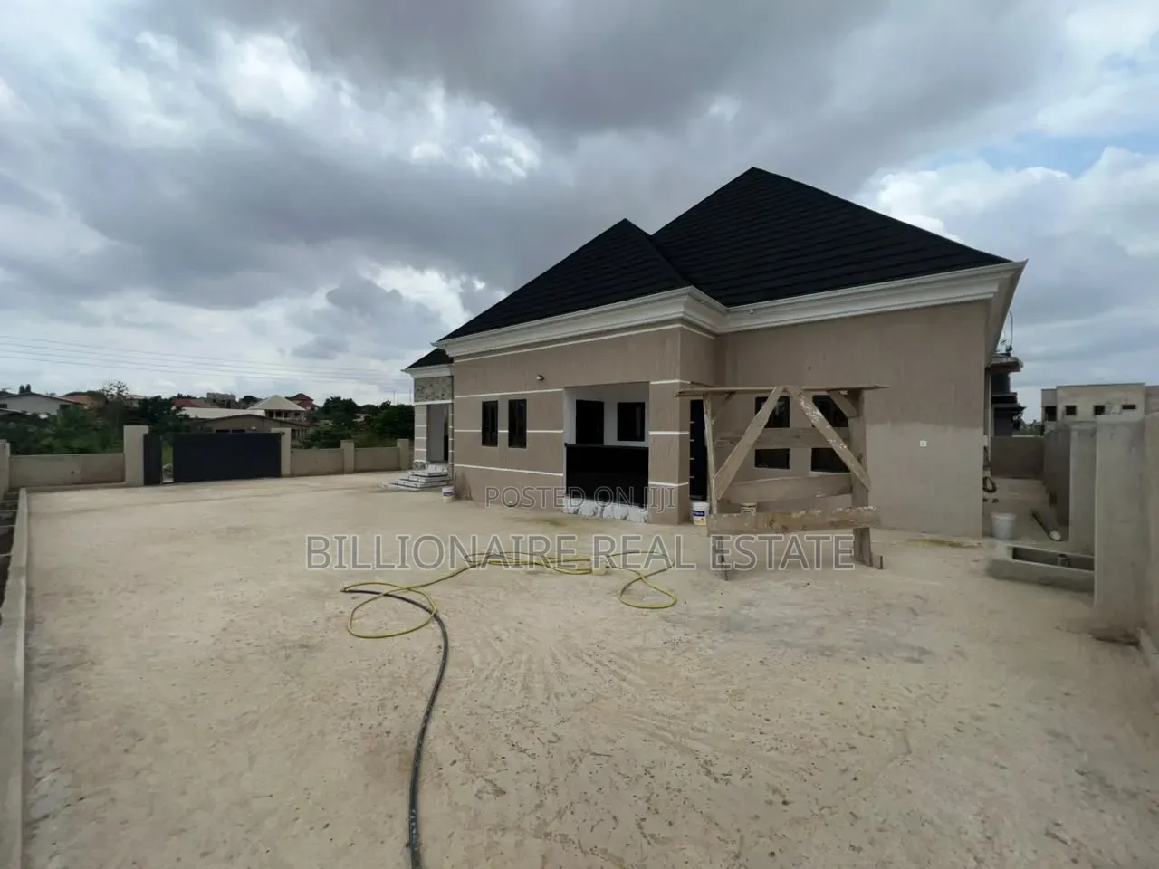4bdrm Mansion in Atonsu Esereso, Kumasi Metropolitan for sale