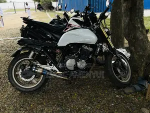 Honda CB 2002 White