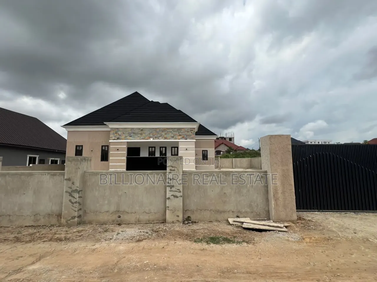 4bdrm Mansion in Atonsu Esereso, Kumasi Metropolitan for sale