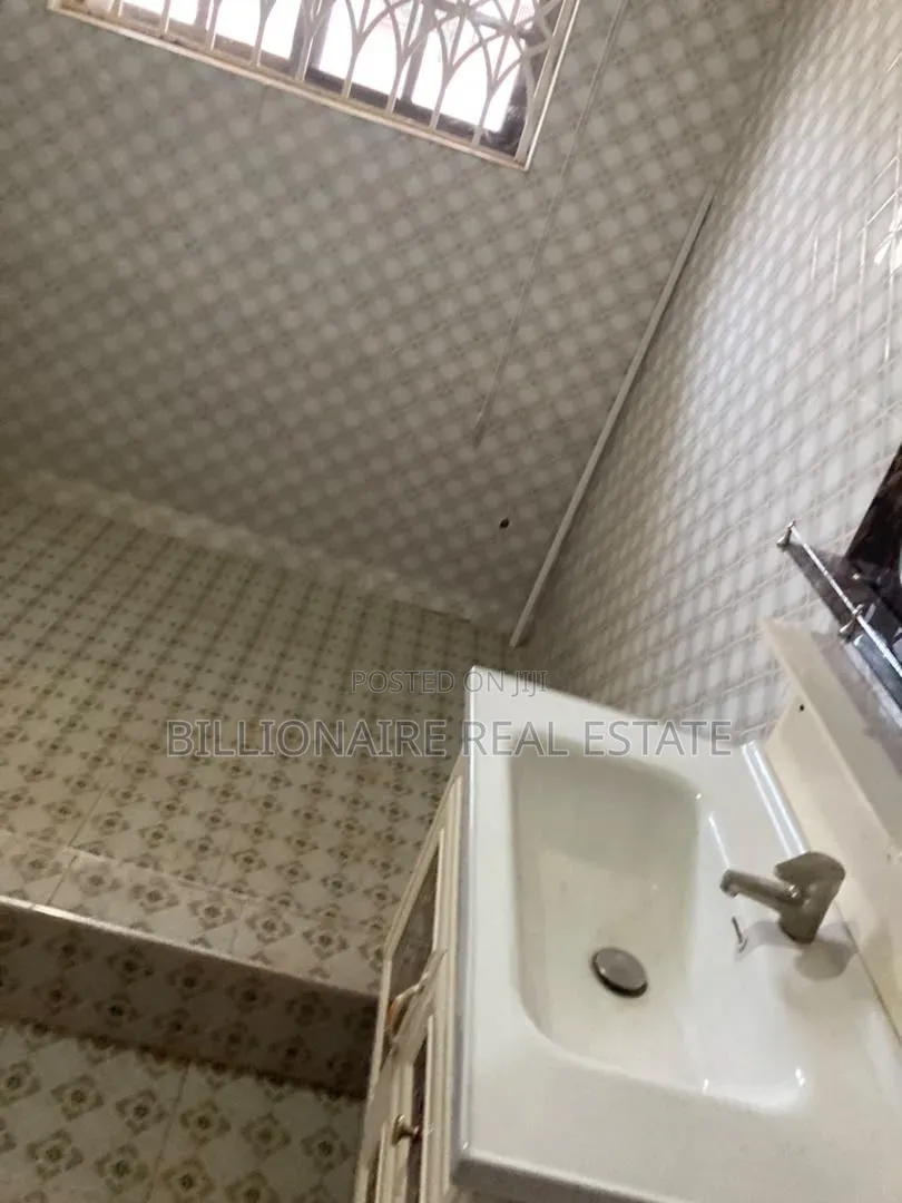 5bdrm Apartment in Santasi Kokoben, Kumasi Metropolitan for rent