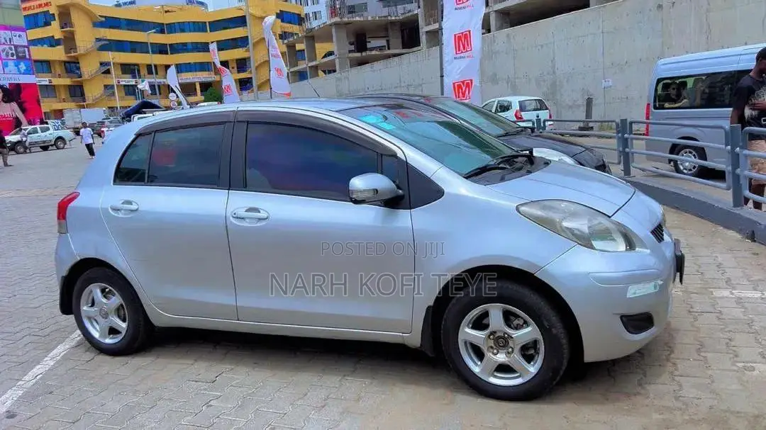 Toyota Vitz 2010 Gray