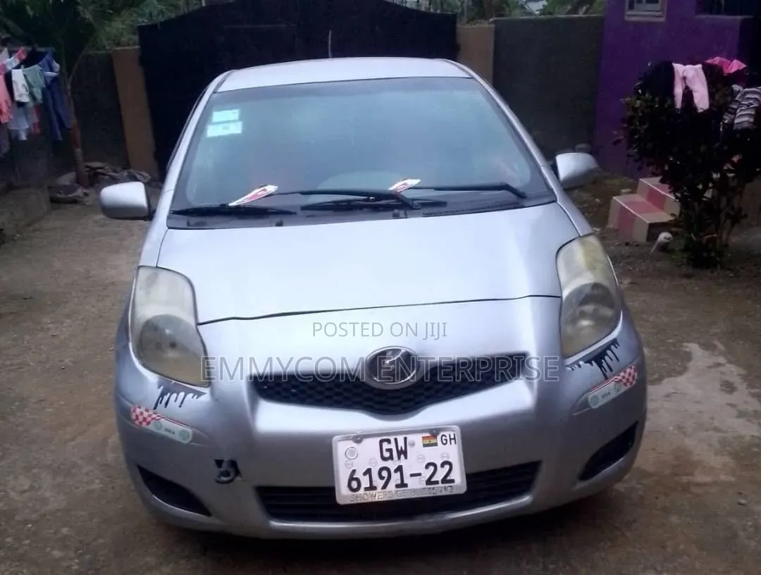 Toyota Vitz 2010 Gray