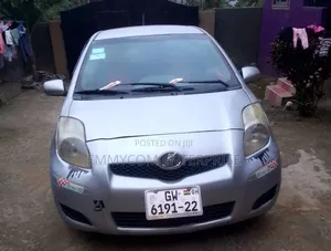 Toyota Vitz 2010 Gray