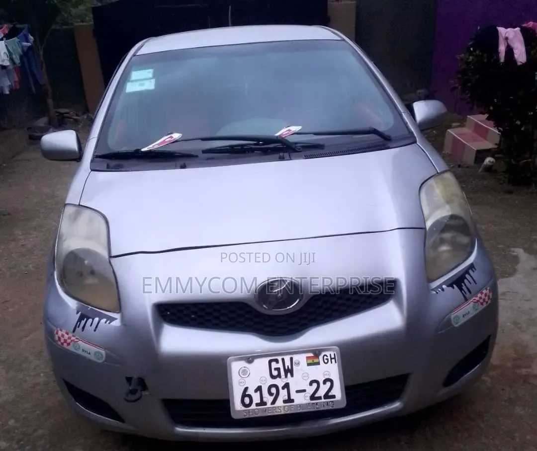 Toyota Vitz 2010 Gray