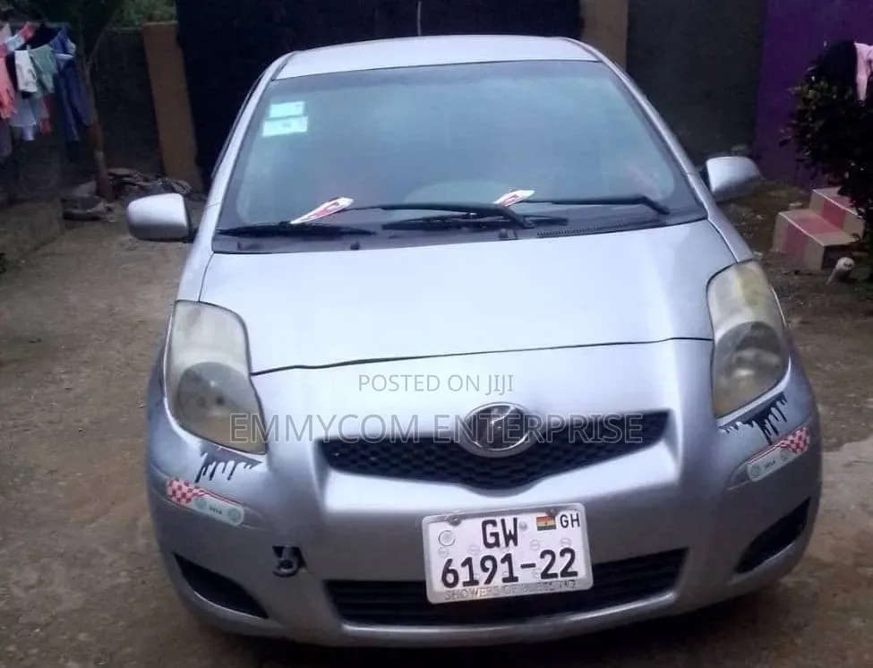Toyota Vitz 2010 Gray