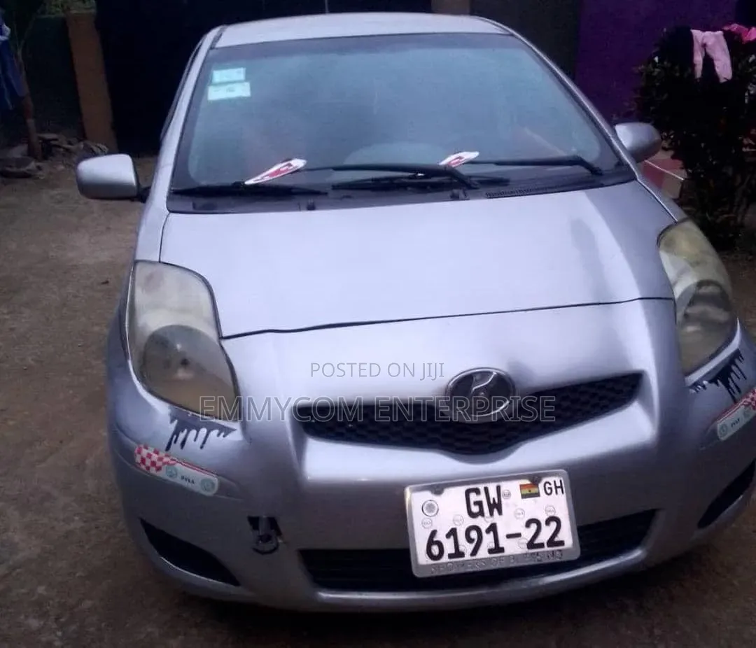 Toyota Vitz 2010 Gray