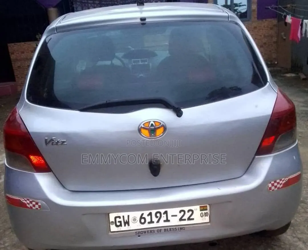 Toyota Vitz 2010 Gray