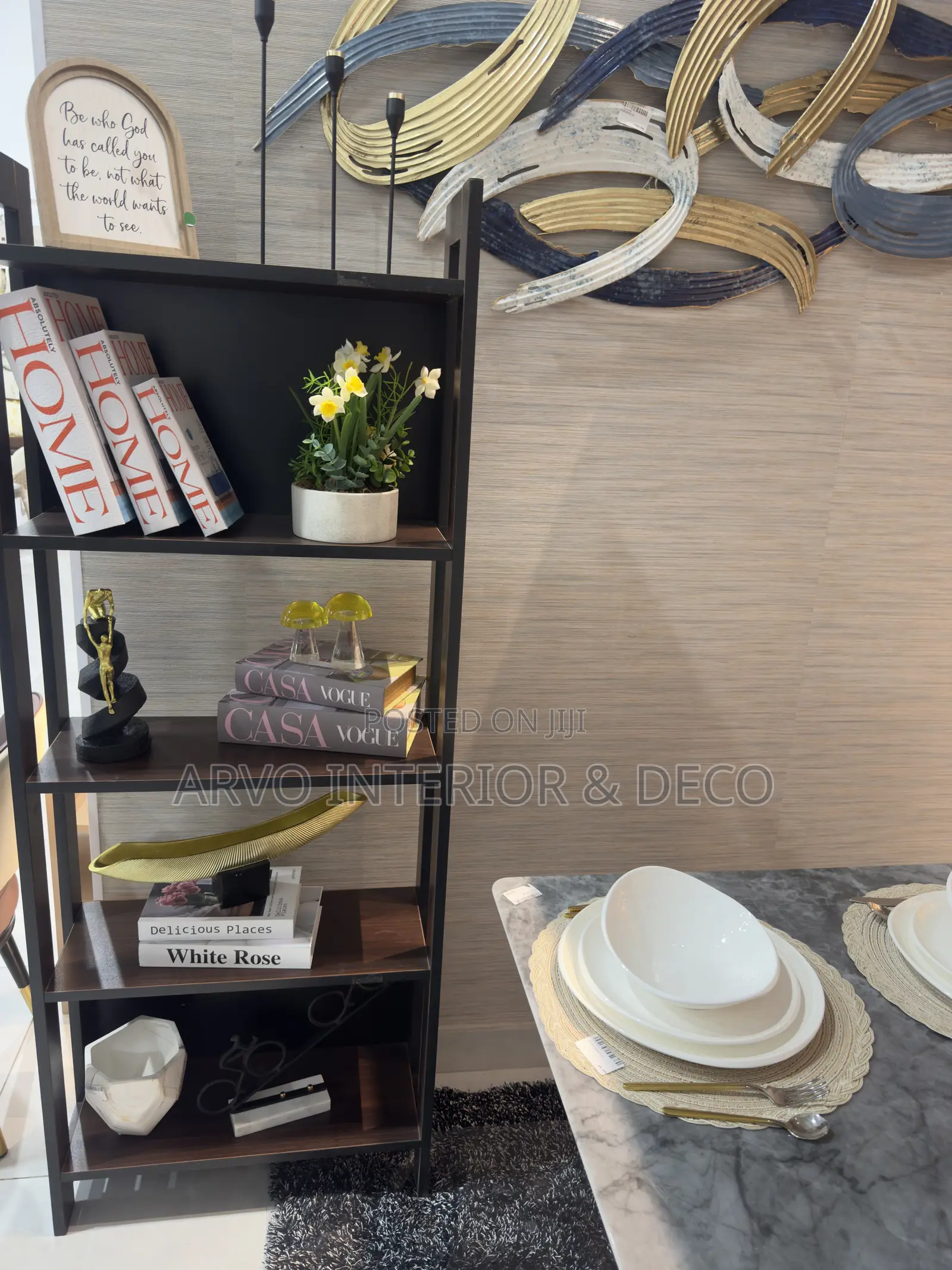 Luxury Standing Shelf With Complete Decor Set