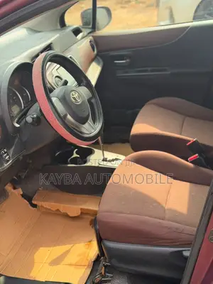 Toyota Vitz 2012 Red