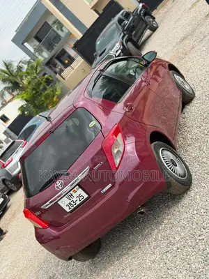 Toyota Vitz 2012 Red