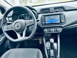 Nissan Versa 1.6 SR 2021 Blue