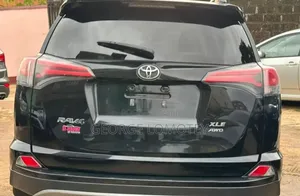 Toyota RAV4 XLE AWD (2.5L 4cyl 6A) 2017 Matt Black