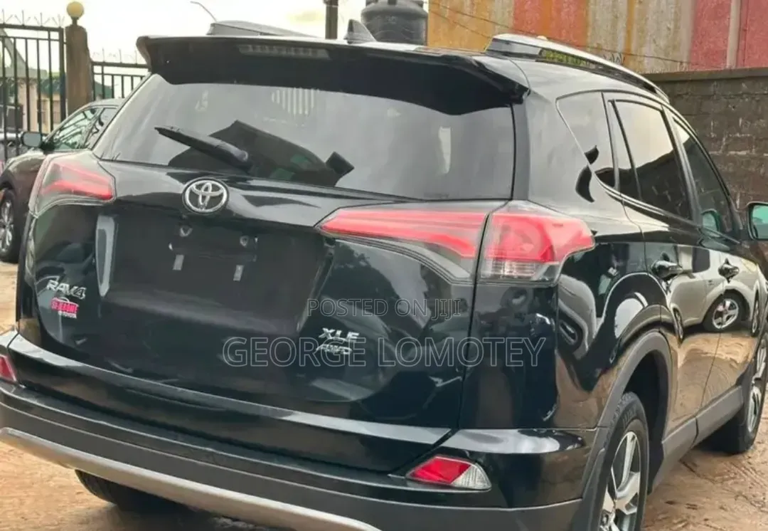 Toyota RAV4 XLE AWD (2.5L 4cyl 6A) 2017 Matt Black