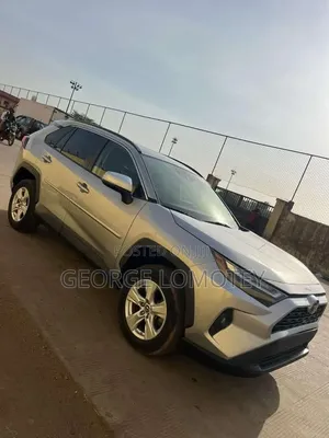 Toyota RAV4 2021 Silver