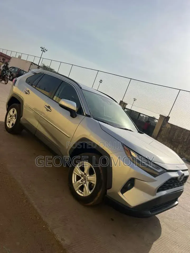 Toyota RAV4 2021 Silver