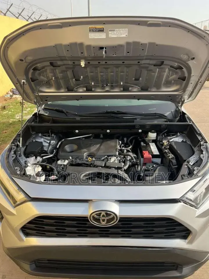 Toyota RAV4 2021 Silver